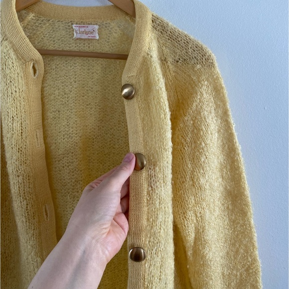 SOLD ELSEWHERE - Vintage 70s/80s wool buttercream button-up cardigan - S-M - Picture 5 of 9